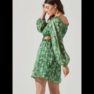 ASTR THE LABEL Leaf Print Cut Out Mini Dress - XS